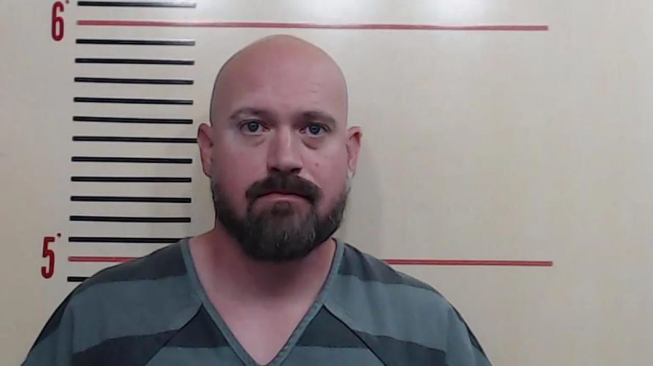 Сотрудника IT-отдела Минюста США обвинили в убийстве: он подмешал беременной средство для аборта, взломал телефон и стер улики