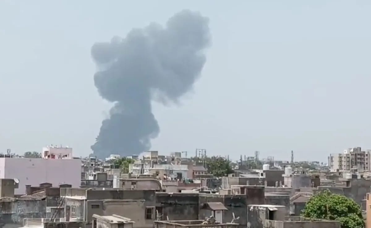 Самолет разбился на западе Индии. На борту находятся 242 человека