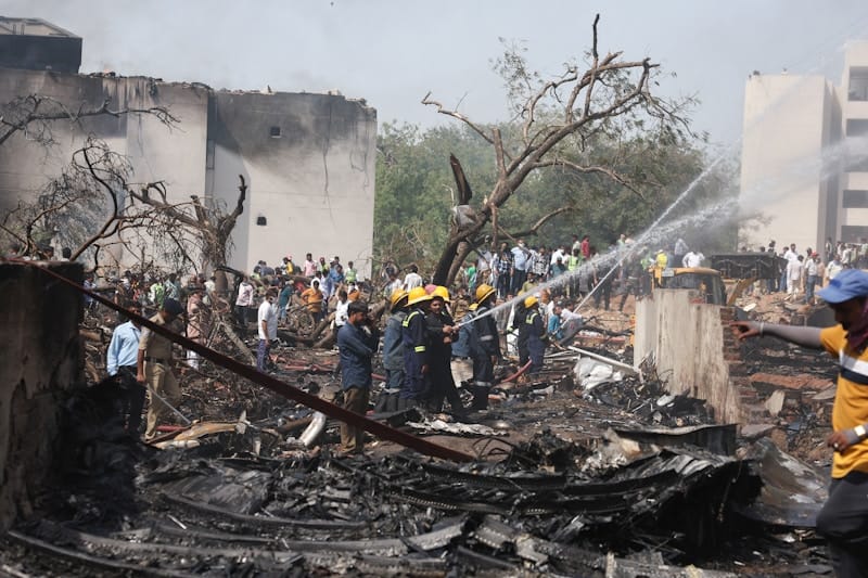 Число погибших при крушении самолета в Индии превысило 100 человек