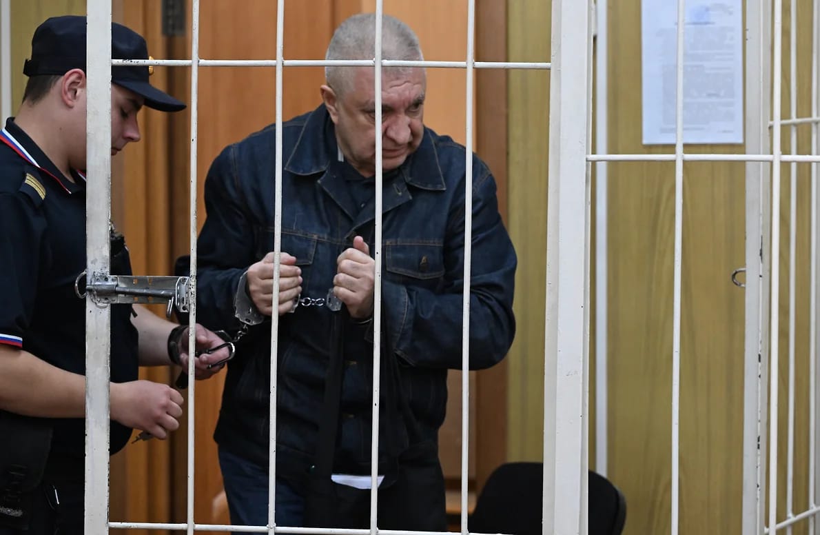 Гендиректора оператора по обращению с радиоактивными отходами приговорили к 11 годам за получение взятки в 130 млн рублей и хранение оружия