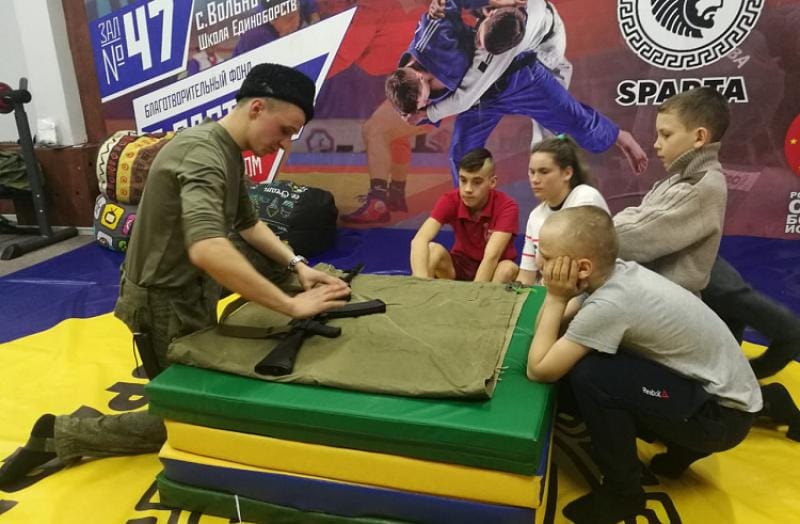 Путин поручил ввести во всех госшколах должность «политрука» — советника директора по воспитанию