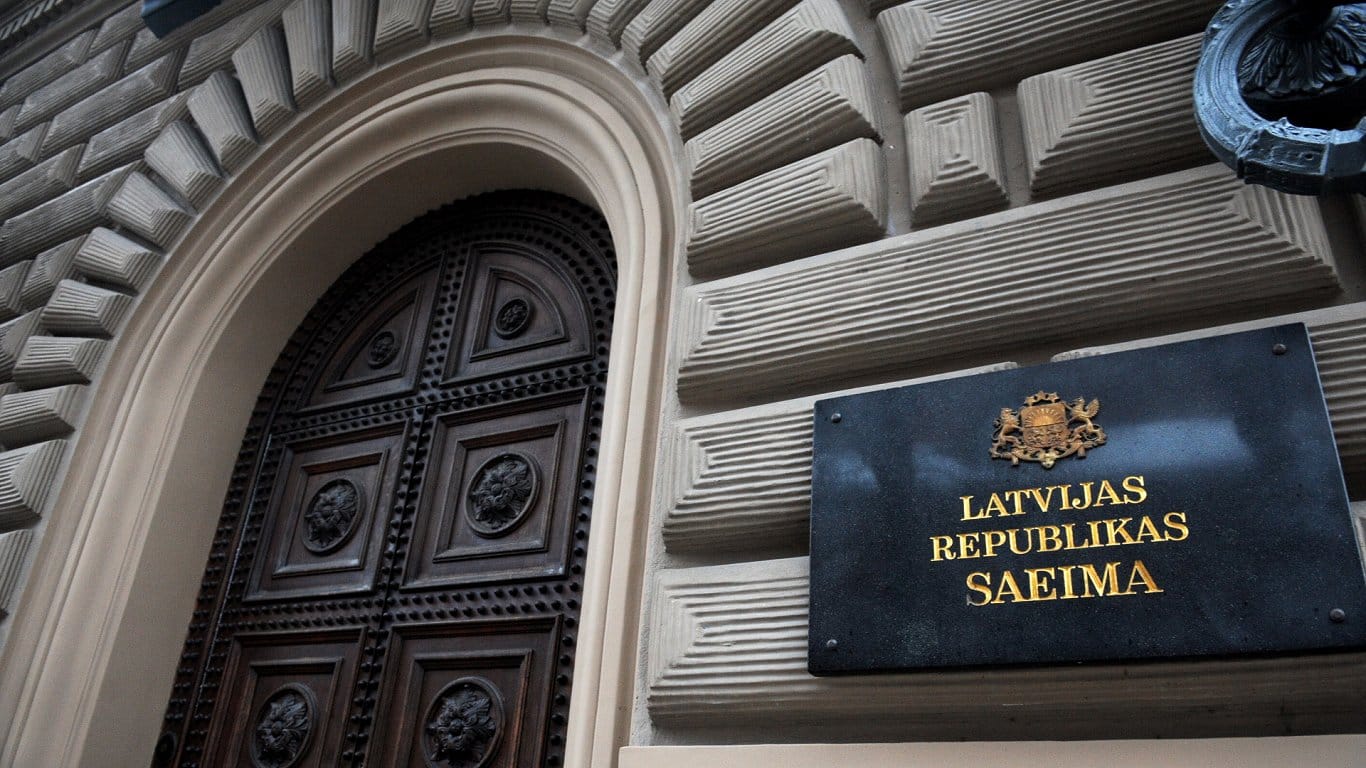 Сейм Латвии запретил россиянам и белорусам сделки с недвижимостью