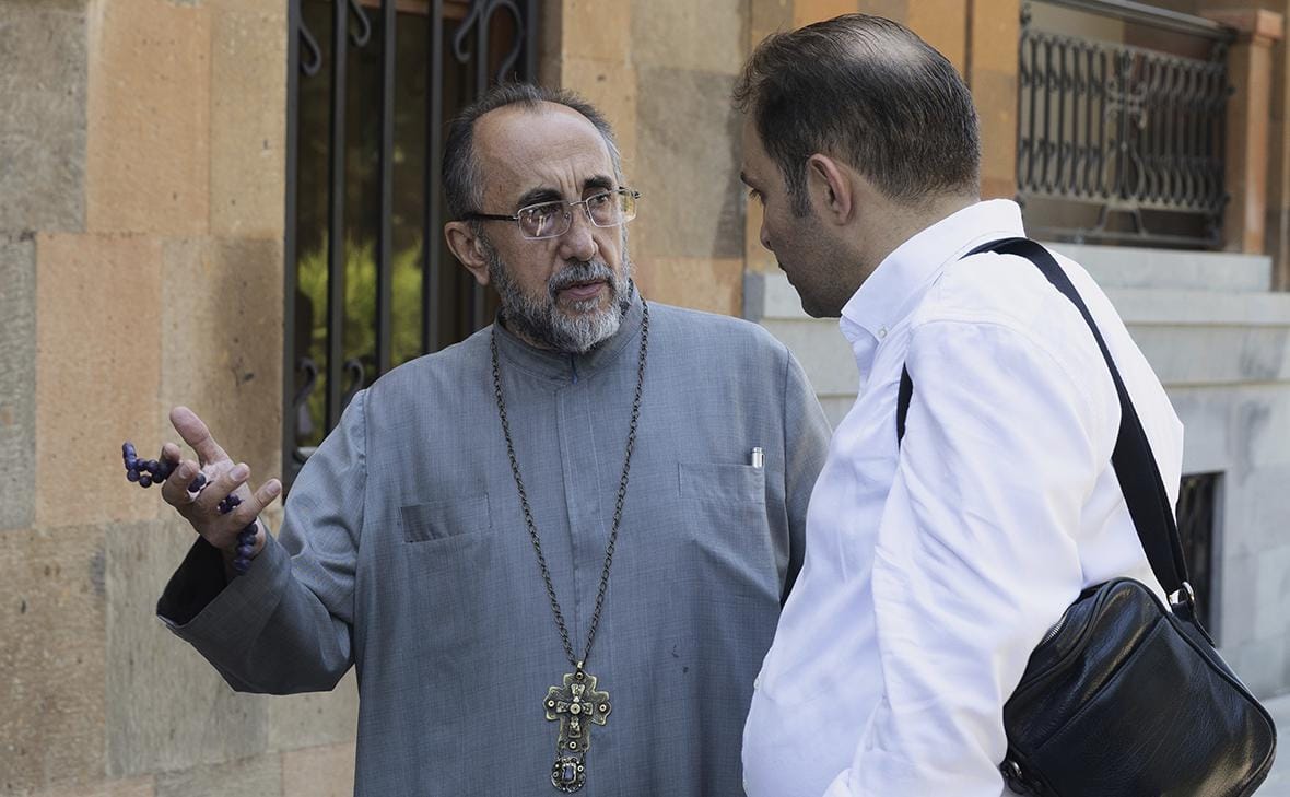 В Армении арестовали архиепископа Микаэла Аджапахяна по обвинению в призывах к свержению власти