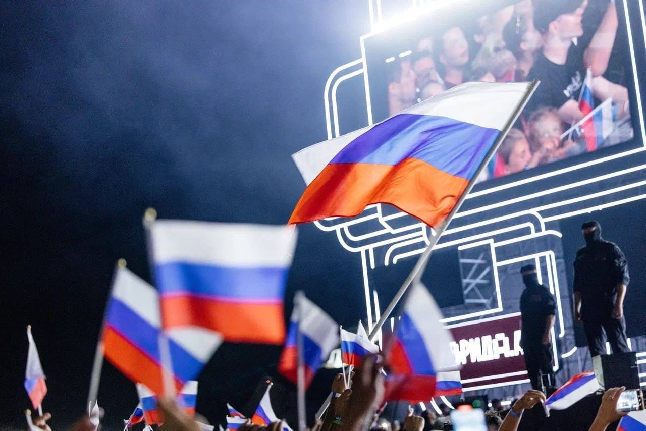 Азербайджан и ОАЭ отказались от участия в «Интервидении» — российском аналоге «Евровидения». Из западных стран в конкурсе заявлены США