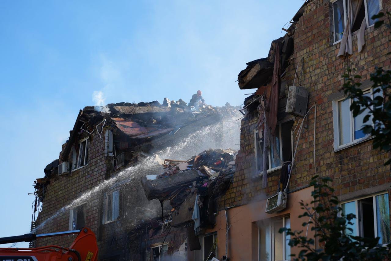 «Удары успешные, цели уничтожаются», — прокомментировал Песков гибель 18 людей в Киеве, среди которых — четверо детей