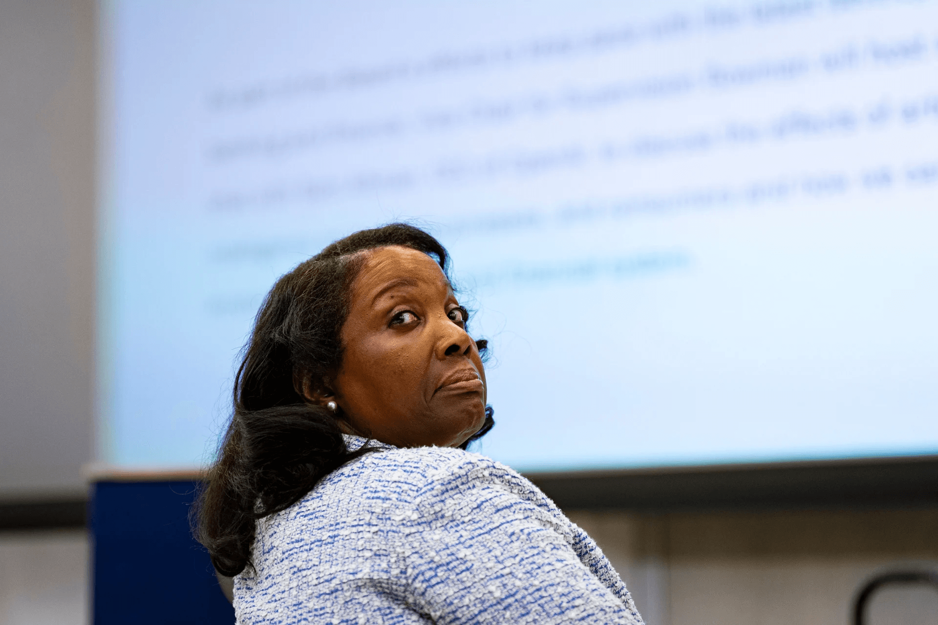 Член совета ФРС Лиза Кук подала в суд на Трампа из-за требования ее увольнения