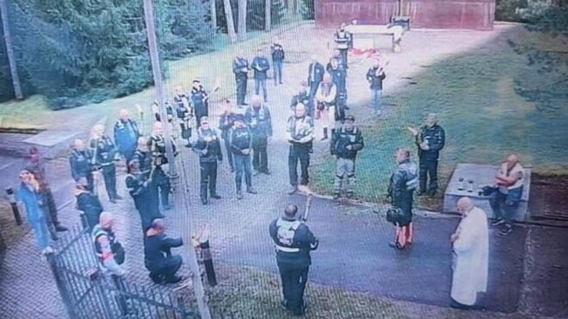 Полиция запретила въезд в Россию 39 гражданам Польши за участие в акции у мемориального комплекса в память о расстрелянных польских пленных