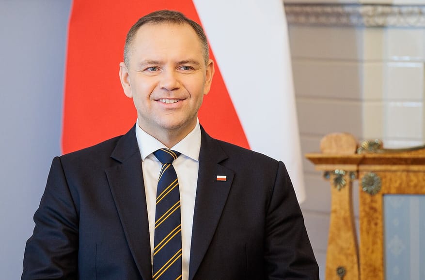 Президент Польши Навроцкий подписал закон, ужесточающий условия получения помощи для украинских беженцев