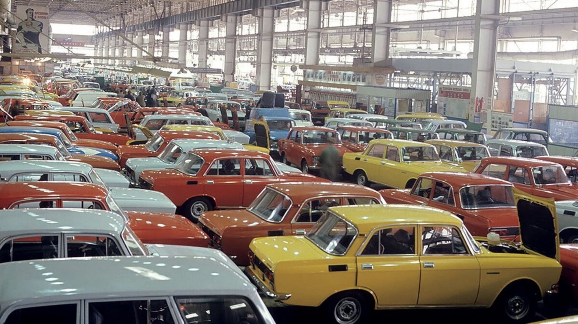 Минпромторг опубликовал список автомобилей, на которых таксисты в России смогут работать с 1 марта 2026 года. Это 22 отечественные машины 