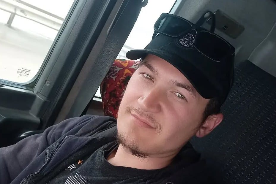 Гражданина Узбекистана угрозами заставили подписать военный контракт и удерживают в военкомате в Твери