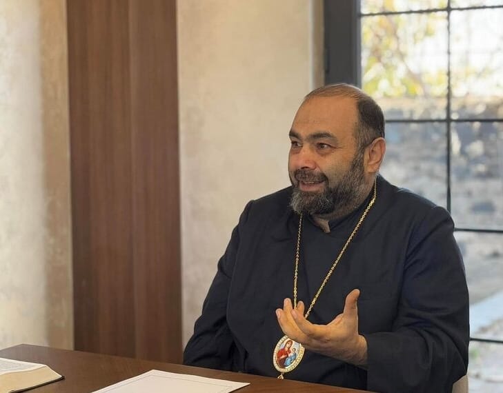 В Армении задержали пятерых священников, включая епископа Мкртича Прошяна — племянника католикоса Гарегина II