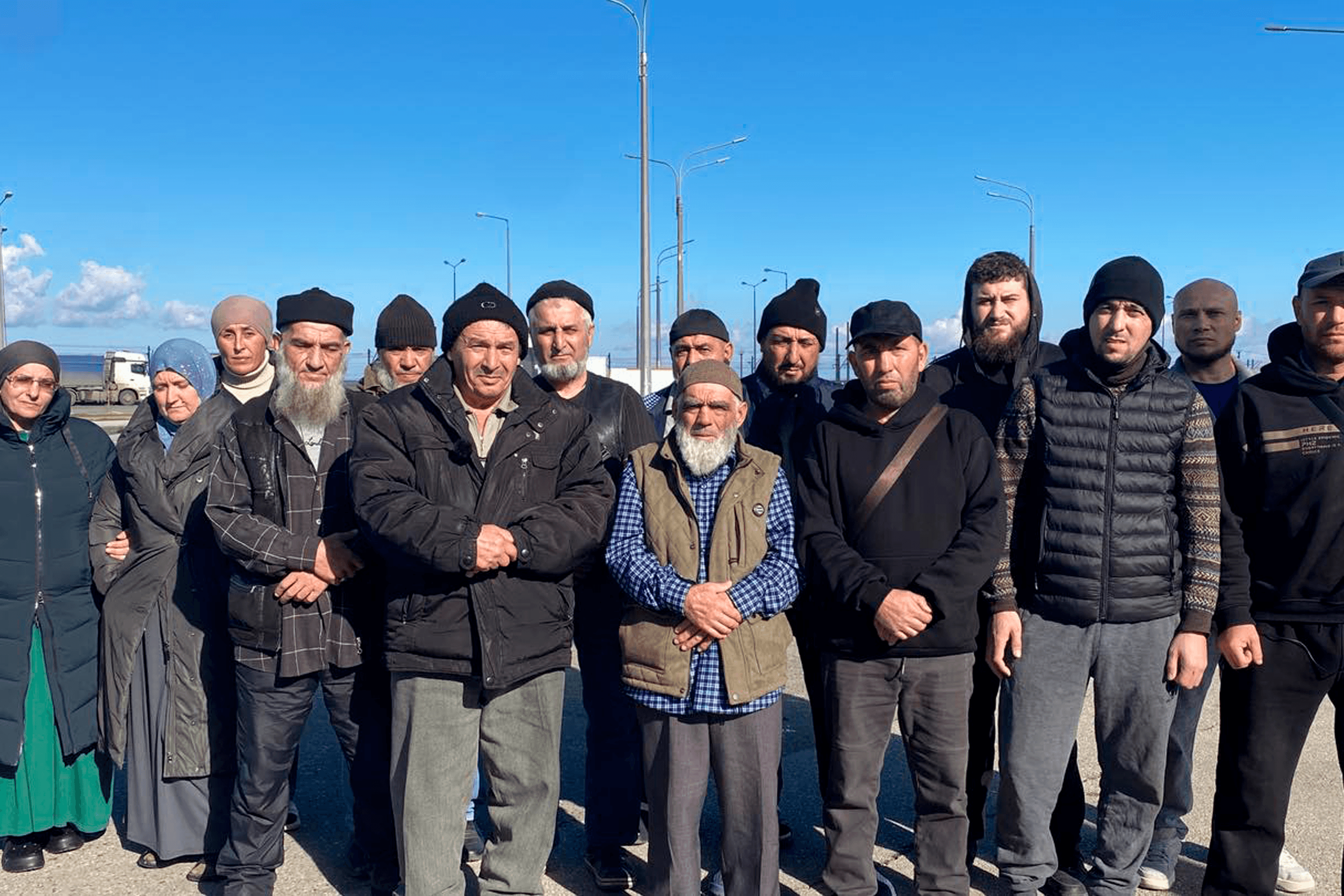 В России трижды задержали делегацию крымских татар, направлявшихся к омбудсмену в защиту арестованных родственниц. Причины не сообщаются