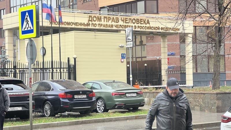 Полицейские в пятый раз за два дня остановили машину с делегацией крымских татар, ехавших в Москву к омбудсмену Москальковой