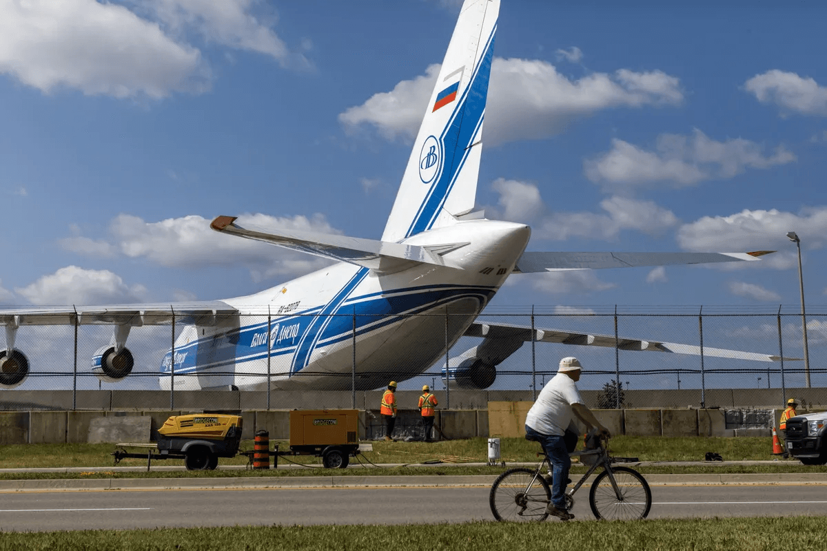 Канада подала иск о конфискации российского самолета Ан-124, который стоит в аэропорту Торонто с февраля 2022-го