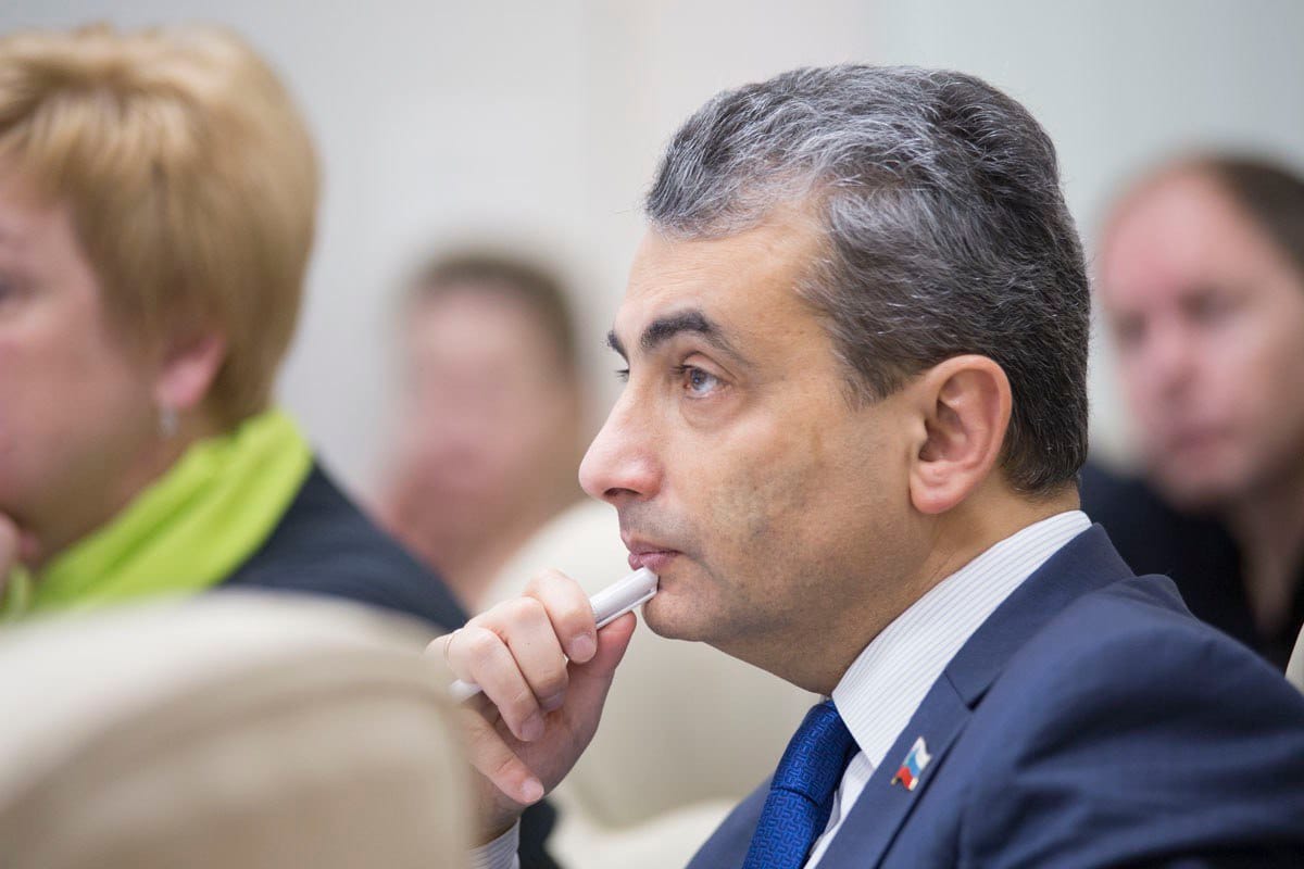 Льва Шлосберга приговорили к 420 часам обязательных работ по первому уголовному делу. По второму ему грозит до 5 лет 