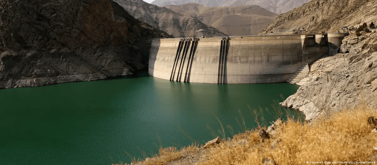 Из-за засухи в Иране отключают воду по ночам. Несколько водохранилищ, снабжающих Тегеран, почти опустели 