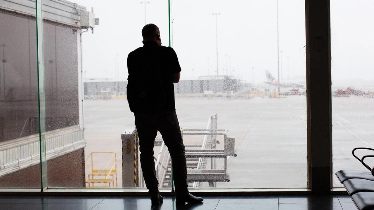 После возвращения в Россию из-за границы у абонентов на сутки блокируются интернет и СМС, однако доступ можно восстановить досрочно