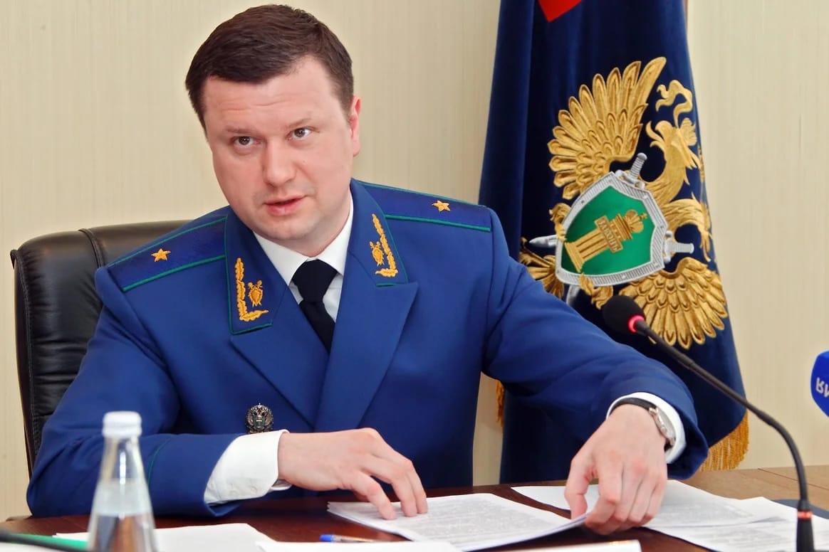 Начальник службы МВД по контролю миграции получает деньги от застройщика, на объектах которого работают нелегальные иммигранты — ФБК