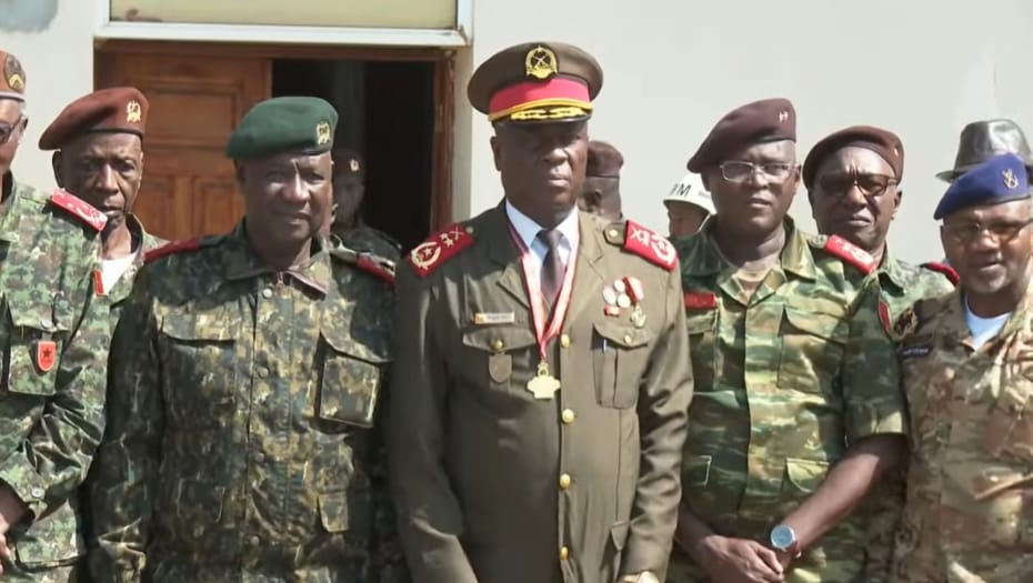 В Гвинее-Бисау генерал Хорта Нта На Ман объявлен переходным президентом на один год. Он пришел к власти в результате военного переворота 