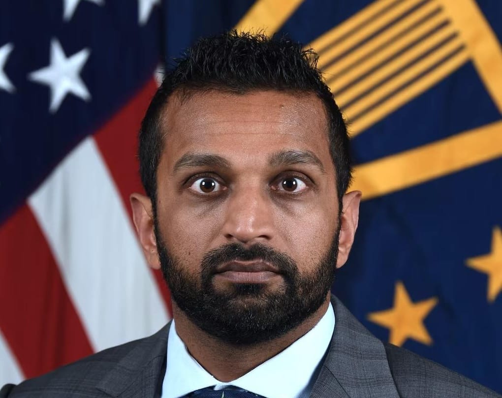 MSNBC: Глава ФБР Кэш Патель заставлял федеральных агентов развозить по домам подвыпивших подруг его девушки