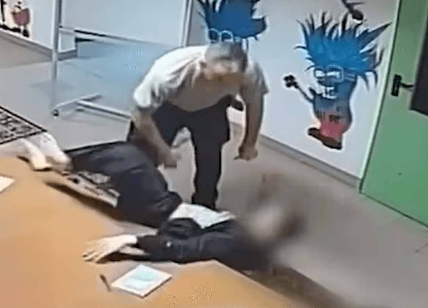 В Венгрии тысячи людей вышли на протесты из-за скандалов с физическим и сексуальным насилием над детьми в детдомах и колонии