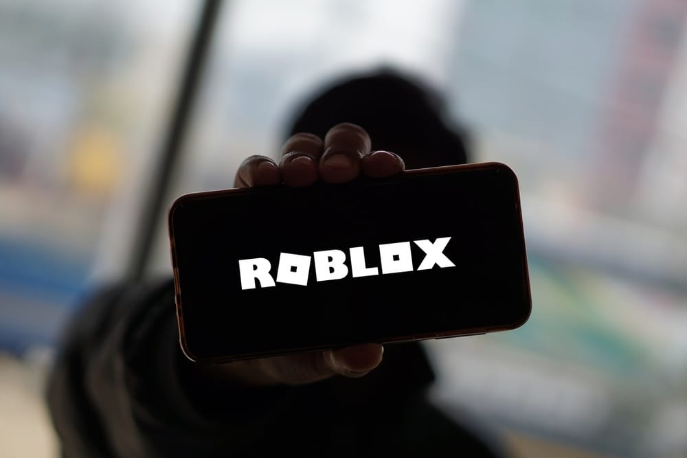 Генпрокурор Флориды направил судебный запрос к Roblox, обвиняя ее в содействии педофилам. Ранее платформу заблокировали в России