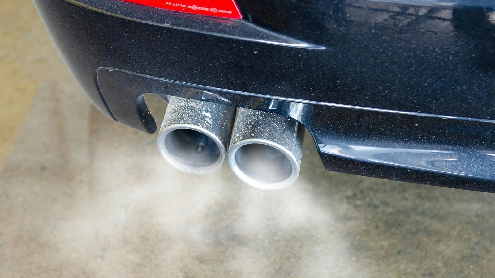 Под давлением автопрома Еврокомиссия предложила отказаться от полного запрета на продажу бензиновых и дизельных автомобилей с 2035 года