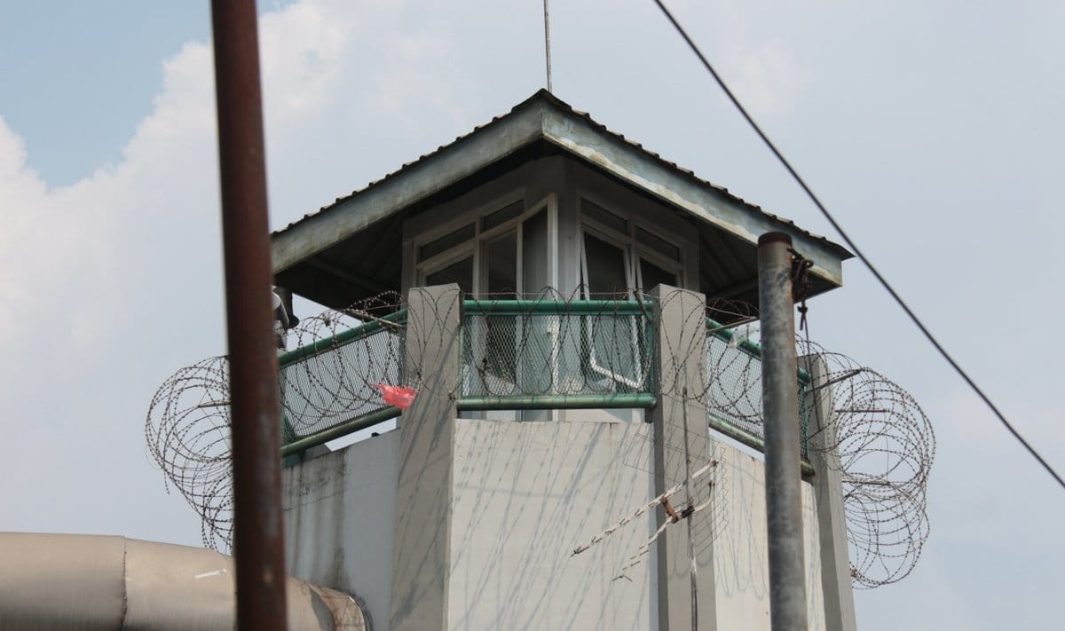 В Тыве приговорили к 12 годам колонии вернувшегося с войны рецидивиста, который пять дней удерживал в квартире девушку и пытал ее