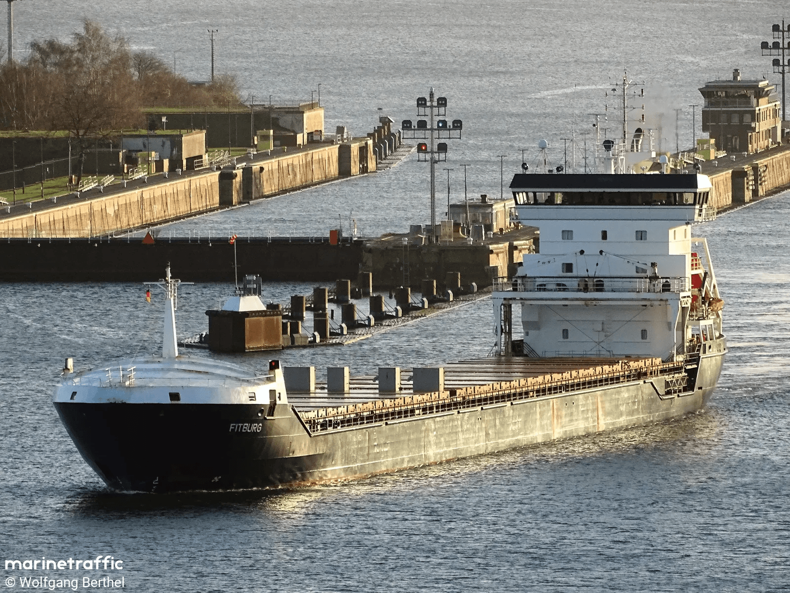 Финляндия задержала судно, подозреваемое в повреждении кабеля между Хельсинки и Таллинном