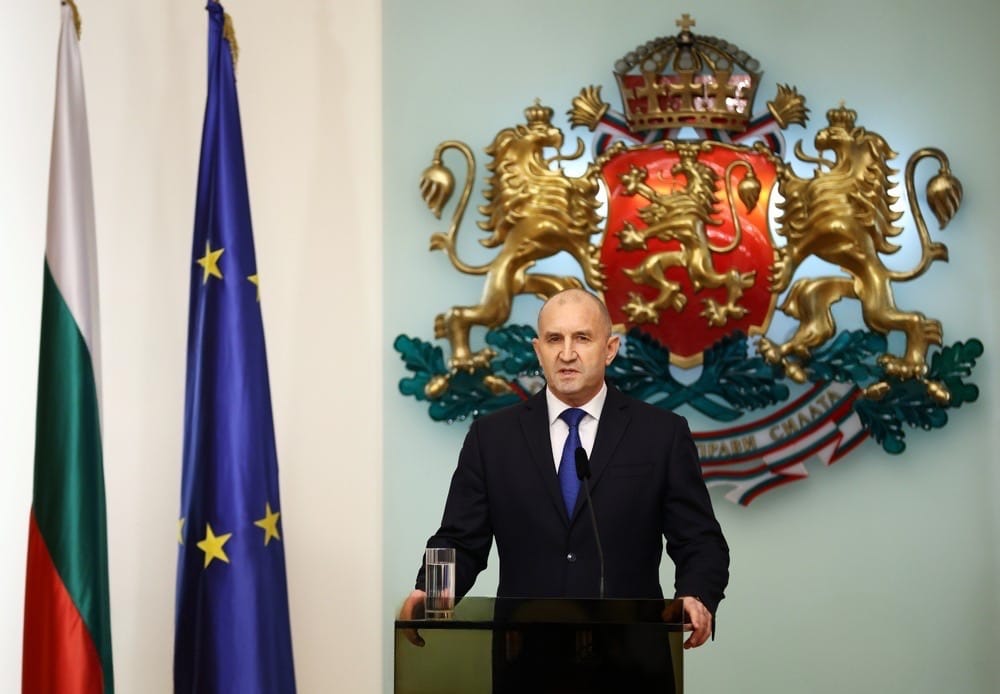 Президент Болгарии Радев объявил об отставке. Он выступал против военной помощи Украине 