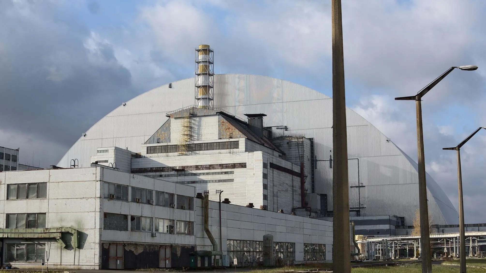 Чернобыльская АЭС вновь подключена к энергосистеме Украины после российской ночной атаки