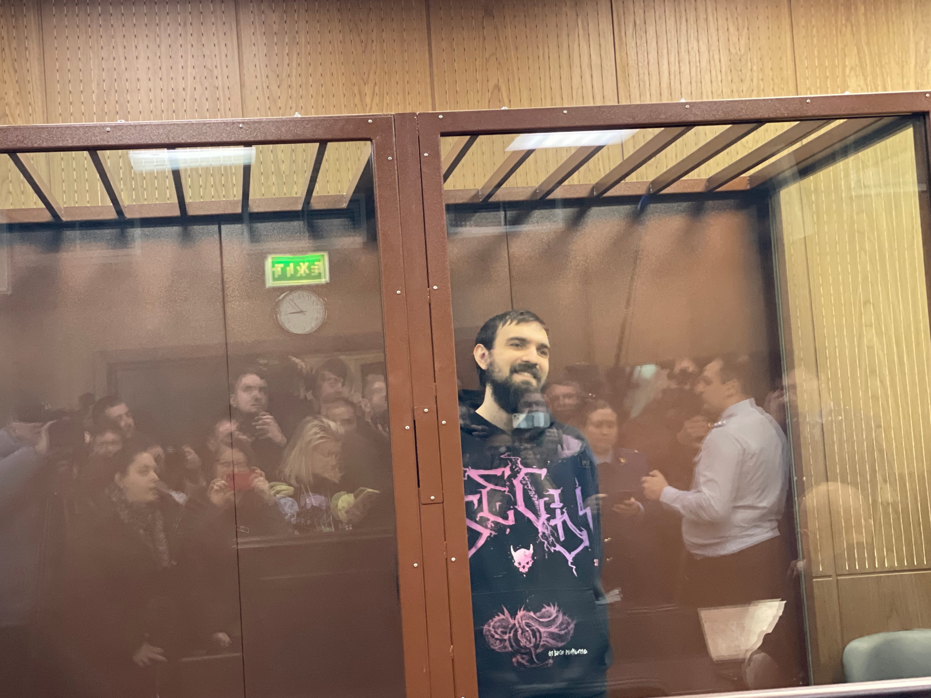 Стендап-комика Артемия Останина приговорили к 5 годам 9 месяцам лишения свободы за две шутки — о подорвавшемся на мине и об Иисусе Христе