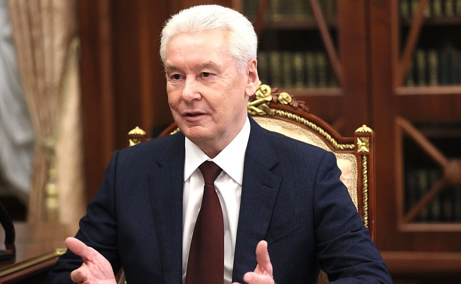 «Сокращения госслужащих Москвы, самого богатого региона России, — это очень сильный сигнал, говорящий о нехватке средств» — политолог