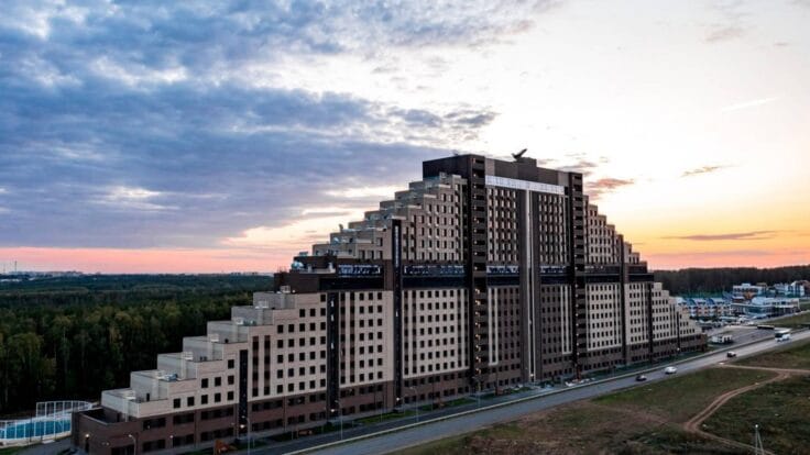 Агентства «Ё-Инфлюенс», Surfluense и Influxx помогают привлекать подростков на сборку дронов «Шахед» в «Алабуге» — расследование T-invariant