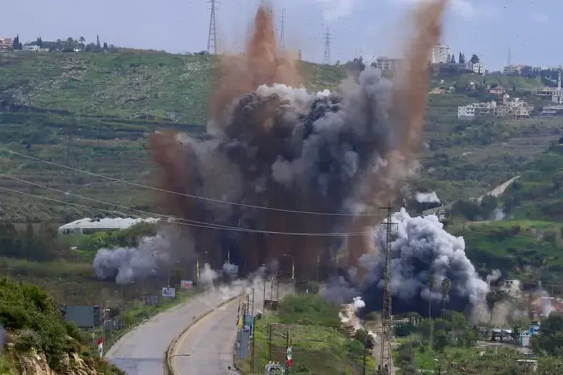 Операция Израиля в Ливане направлена на сдерживание обстрелов и рейдов — военный эксперт