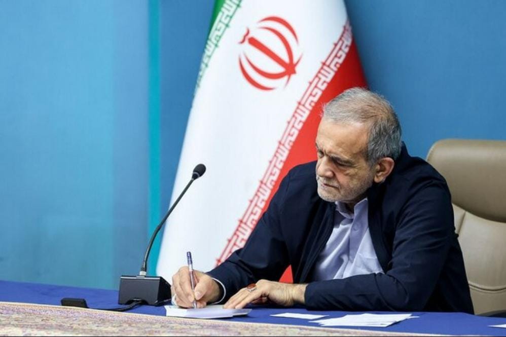 Президент Ирана обратился к американцам и заявил о готовности остановить войну. «Он не принимает решений» — иранист