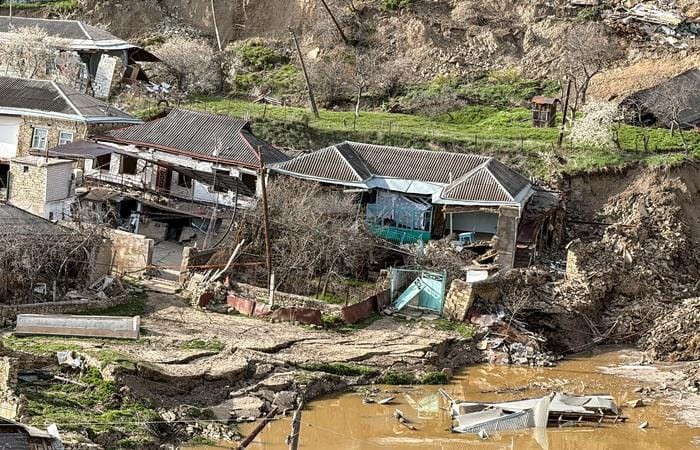 В Дагестане три тысячи человек остались без газа из-за оползней. Затоплены и повреждены тысячи домов, восемь человек погибли