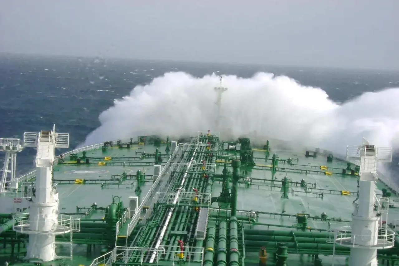 США перехватили еще четыре судна: всего под контролем оказались уже шесть танкеров