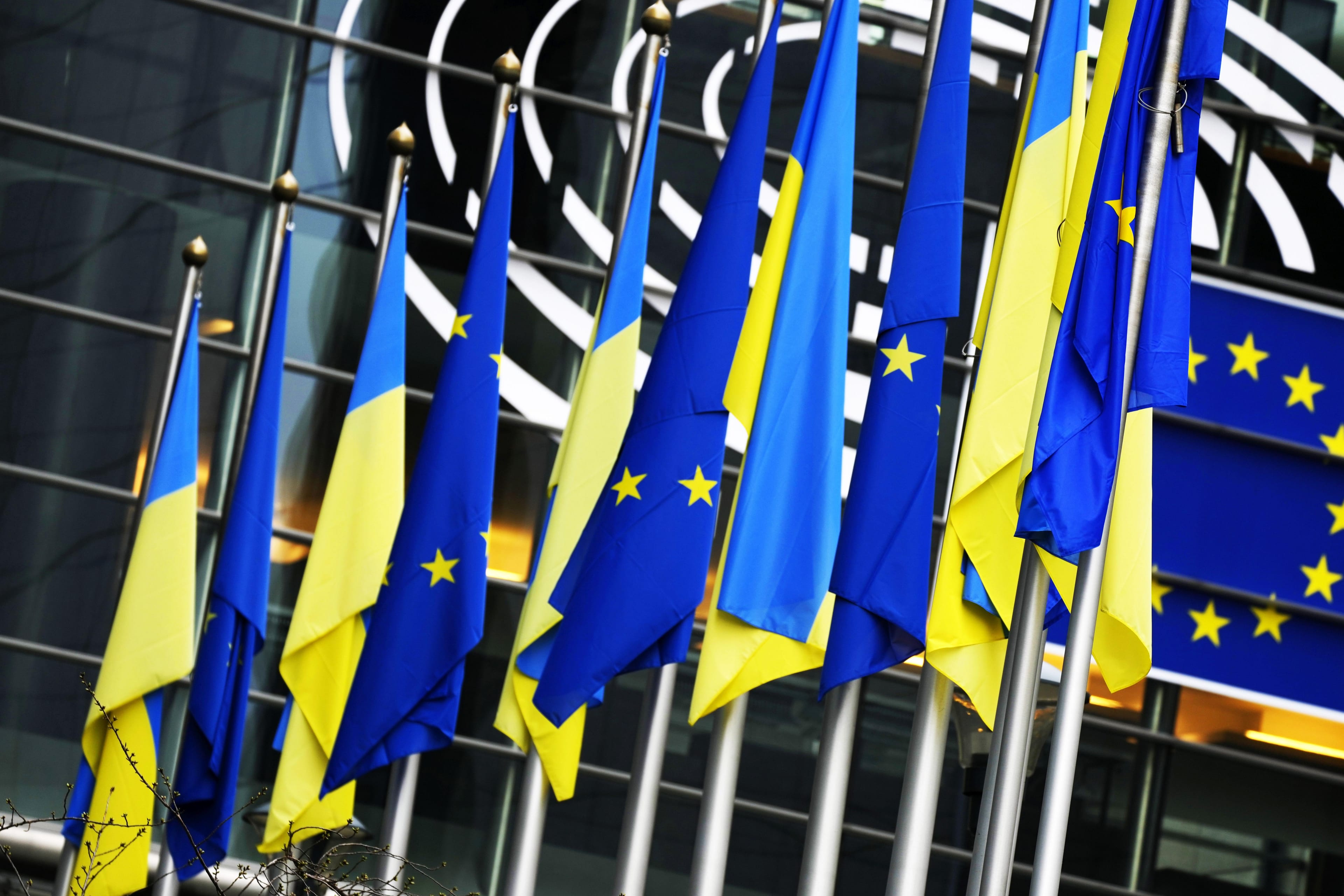 Евросоюз утвердил 20-й пакет санкций в отношении России и кредит для Украины