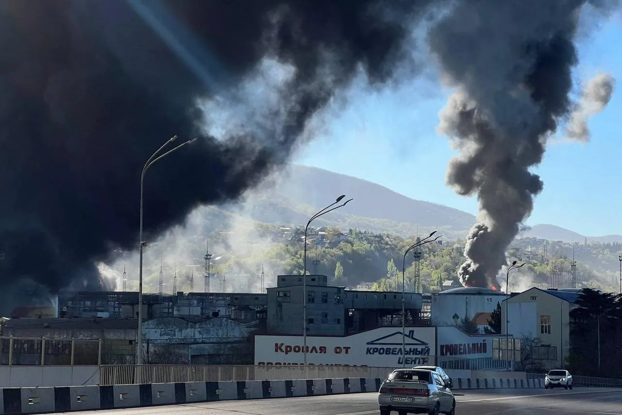 НПЗ в Туапсе снова загорелся после атаки беспилотников. Это третья атака за последние две недели
