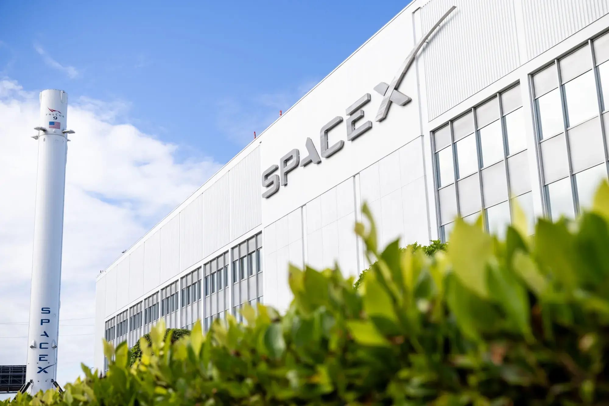 IPO SpaceX обогатит администрацию Трампа: десять чиновников держат доли в компаниях Илона Маска — Bloomberg