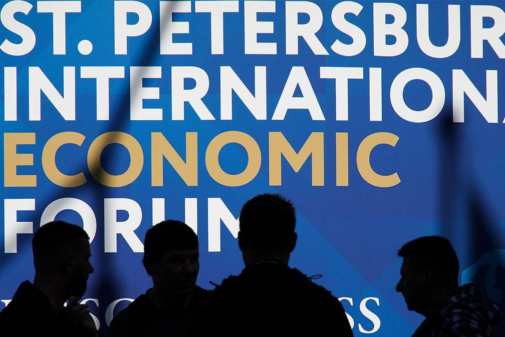 Представители ультраправой «Альтернативы для Германии» участвуют в ПМЭФ. Бывшего канцлера ФРГ Шрёдера заметили в Москве