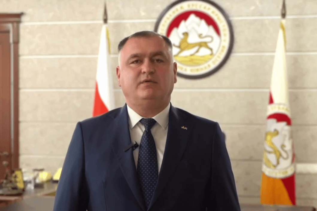 Президент Южной Осетии Гаглоев стал советником Путина. Его сменит бывший замминистра образования РФ Марат Камболов