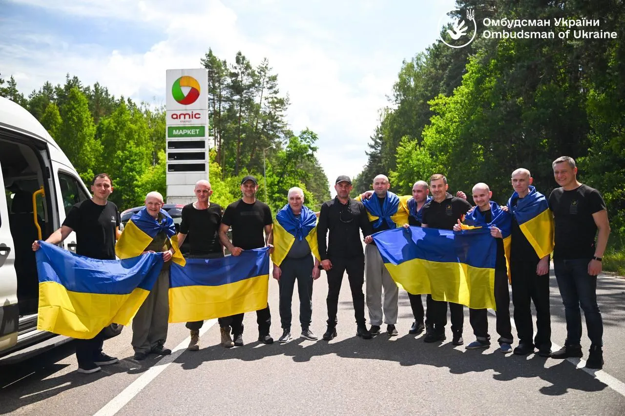 Москва и Киев обменялись семью гражданскими. В Украину вернулись заложники, которых Россия удерживала с 2022 года