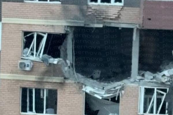 В Ростове погибли супруги, в Белгороде ранены 13 человек, повреждены многоквартирные дома. Дроны атаковали несколько регионов России