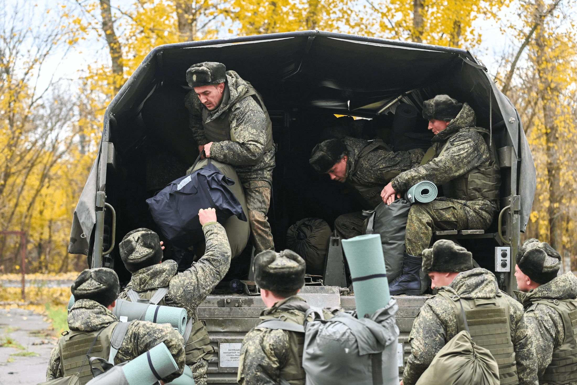 Новый президентский указ позволит быстрее укомплектовать офицерскими кадрами новые добровольческие соединения — юрист