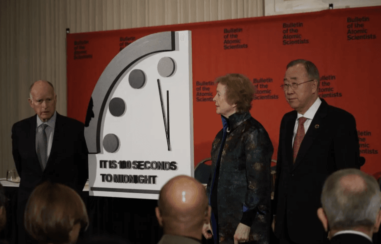Стрелку часов Судного дня перевели на 20 секунд, до полуночи осталось 100 секунд