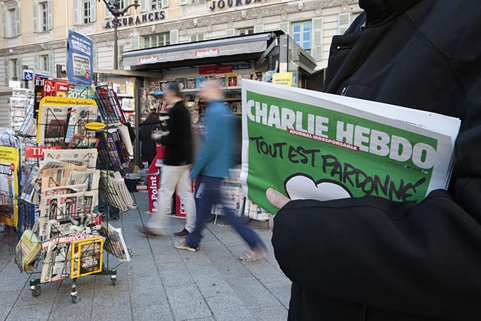 Charlie Hebdo опубликовал две карикатуры на крушение Ту-154
