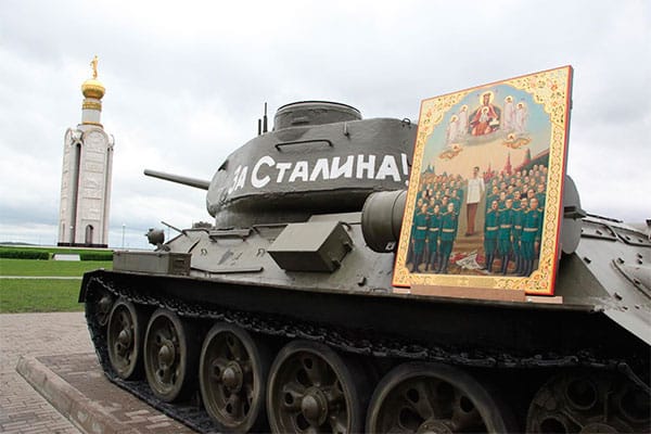 Священник отслужил молебен у иконы со Сталиным