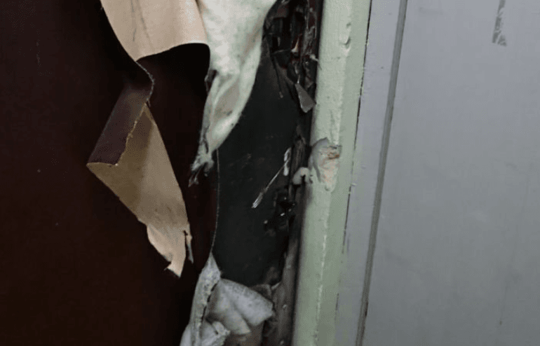 К менеджеру ФБК Руслану Шаведдинову пришли с обыском, выпилив замок болгаркой